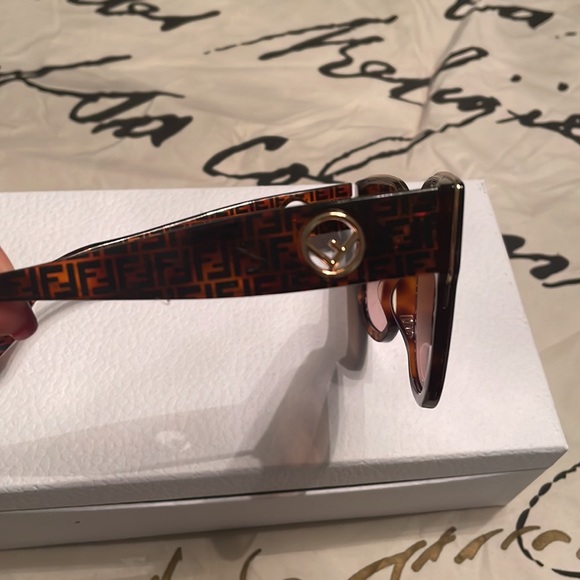 FENDI sunglasses. 🚫SOLD🚫 - Picture 4 of 9